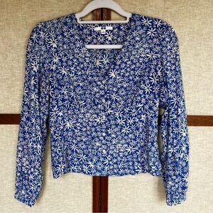 Uniqlo Blue and White Daisy Floral Button Down Cropped Long-Sleeve Blouse - S